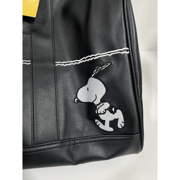 Peanuts Snoopy Duffle Bag - BoxLunch Exclusive - Picture 4 of 11